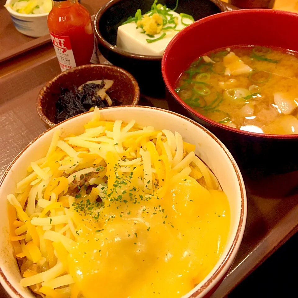 3種のチーズ牛丼ミニのとん汁健康セット|ちな姉＠水ノ智南英さん