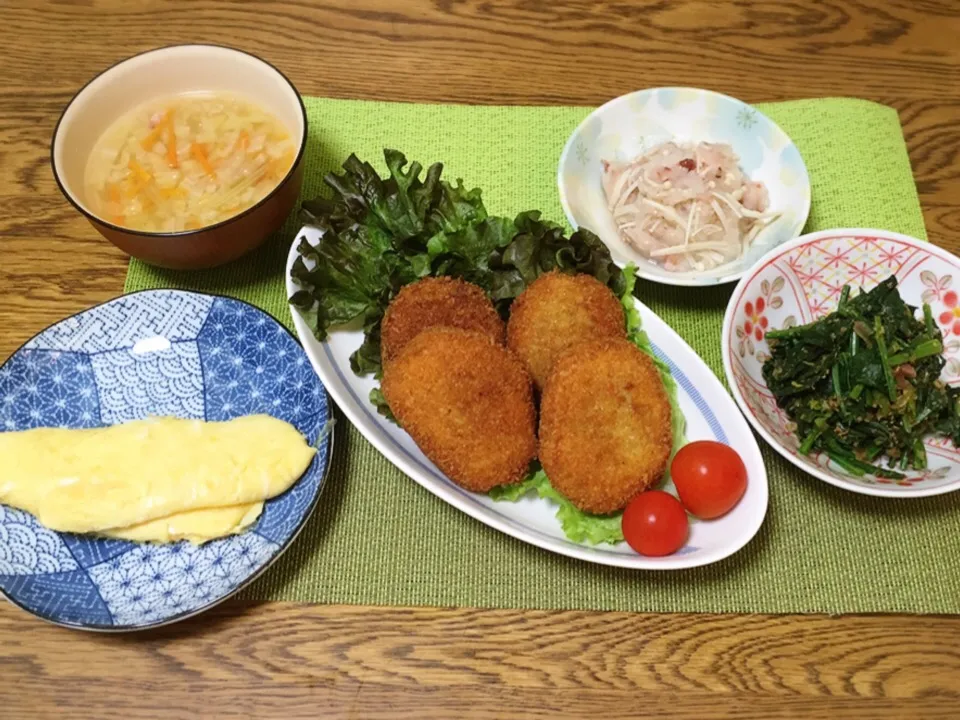 野菜たっぷりスープ・肉じゃがリメイクコロッケ・えのき梅肉おろし和え・ほうれん草のおひたし・プレーンオムレツ|美也子さん