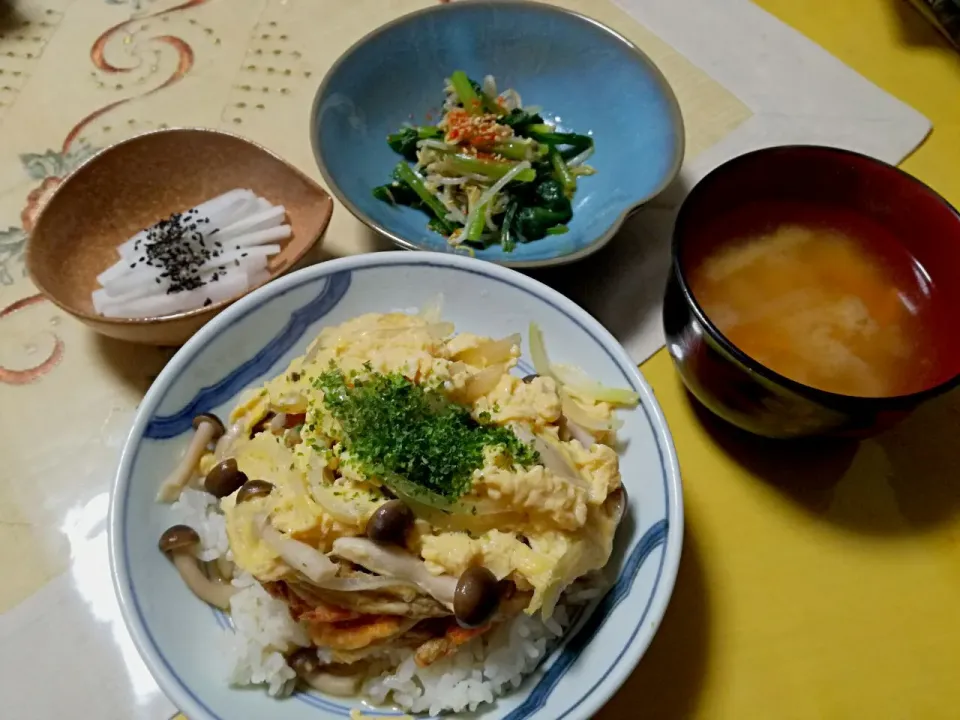 晩ごはん
  - ゴボウかき揚げ丼
  - 小松菜、もやしのナムル
  - 大根サラダ
  - 大根、人参お味噌汁|korinoさん