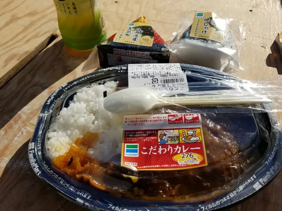 今日の昼食 #コンビニで #カレーライス #おにぎり|Morito Kamiyaさん