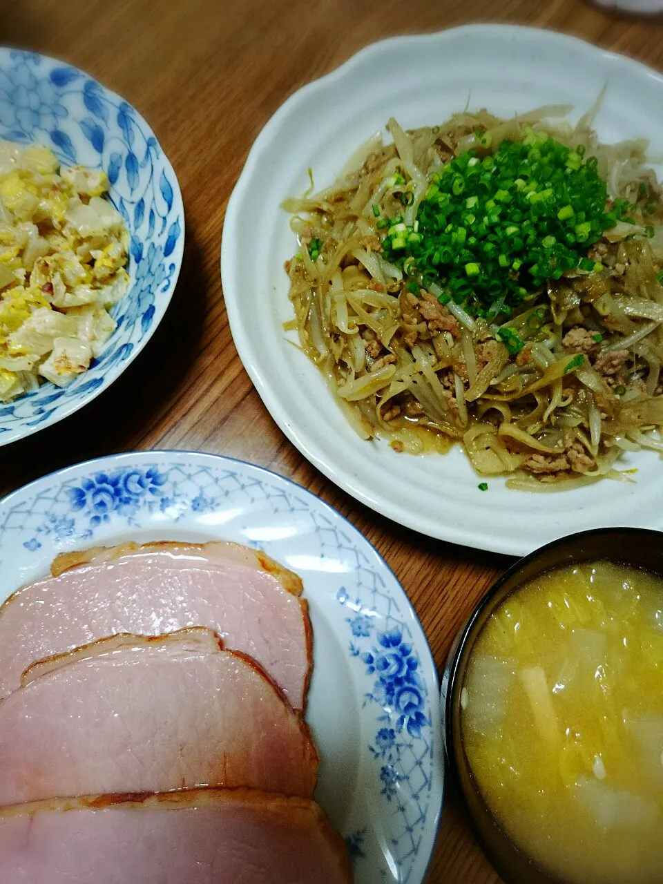 ・牛蒡ともやしのスパイシー炒め
・白菜のサラダ
・ハムステーキ
・白菜の味噌汁|ようかんさん