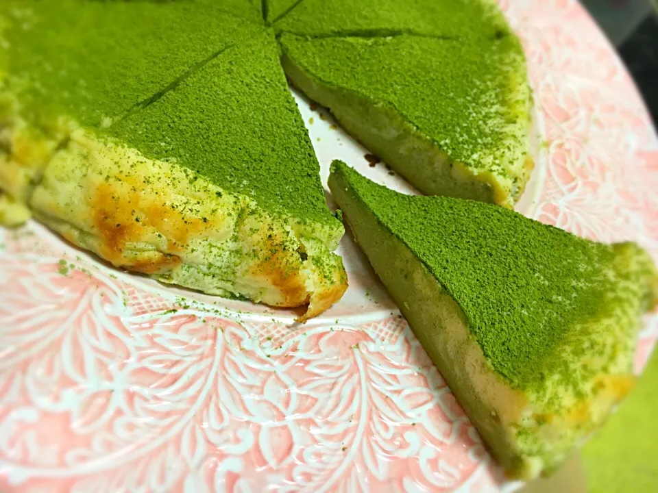 抹茶のチーズケーキ🍵❤️
うまくマーブルにならず….|高井 愛実さん