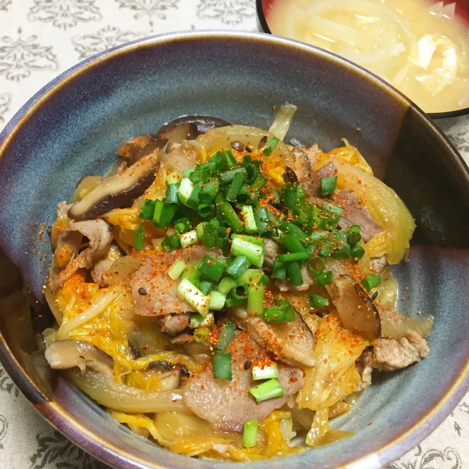 オレンジ白菜と豚コマのすき煮丼|カウンター嬢さん