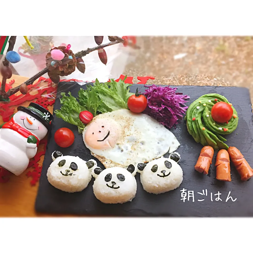 Snapdishの料理写真:今朝の朝ごはん パンダおにぎり🐼にアボカドリース風に|さえちゃんさん