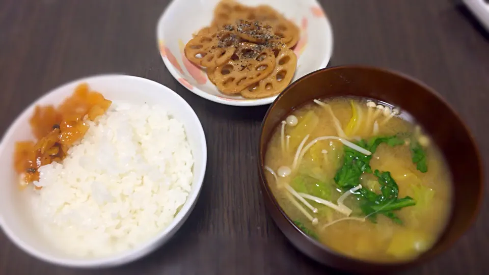 あさごはん、れんこんキンピラ、春菊たちの味噌汁|ぽちさん