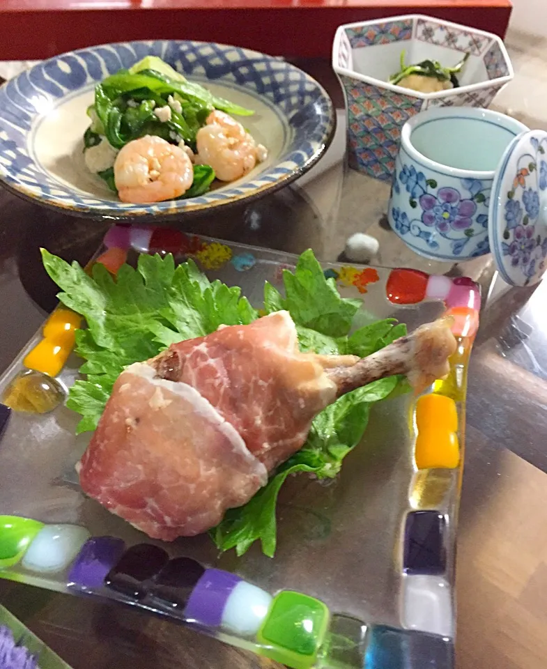 むきエビと鳥挽肉とレタスの中華風炒め物。ハナビラタケとモロヘイヤのピリ辛和え。ゆり根の甘煮。|Kumi_loveさん