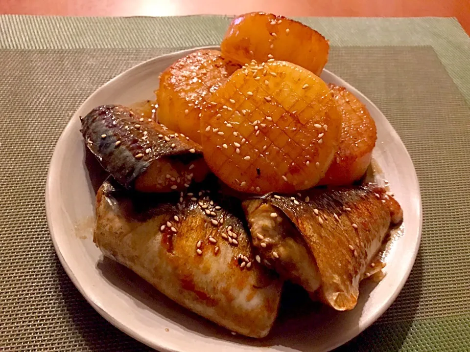 Snapdishの料理写真:Teriyaki Sesami Teriyaki Mackerel w/radish🐟胡麻照り焼き鯖&大根❗|🌈Ami🍻さん