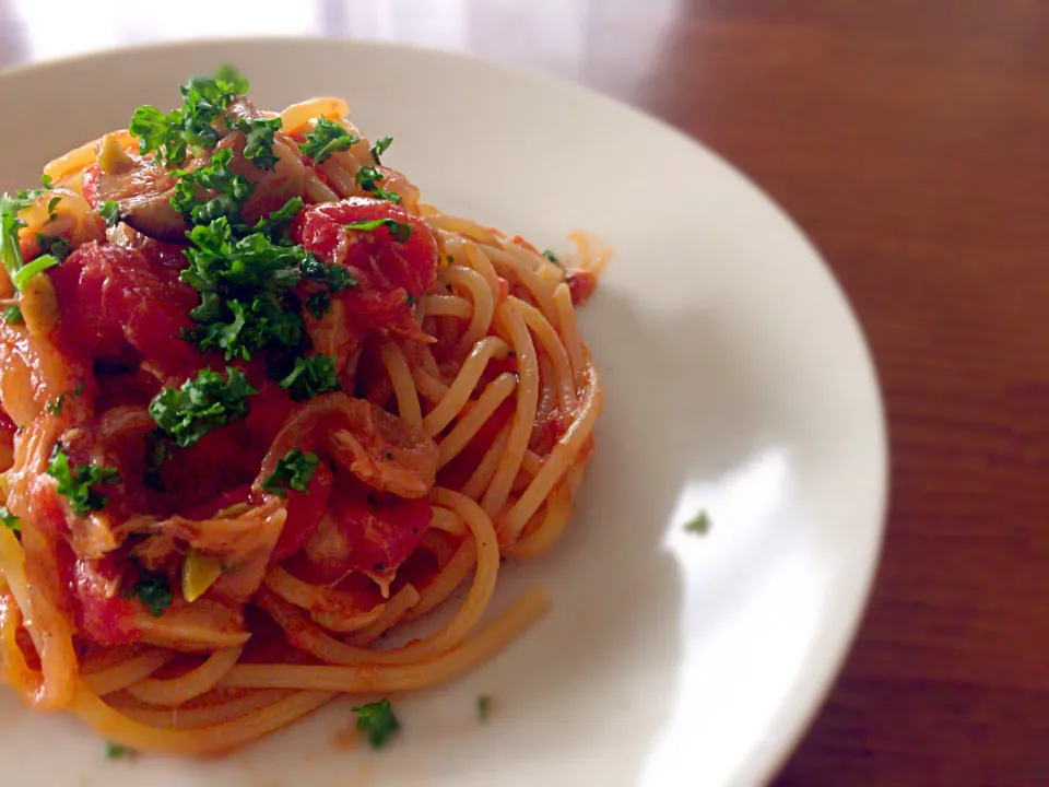 Snapdishの料理写真:ツナとキノコのトマトパスタ|あすこのさん