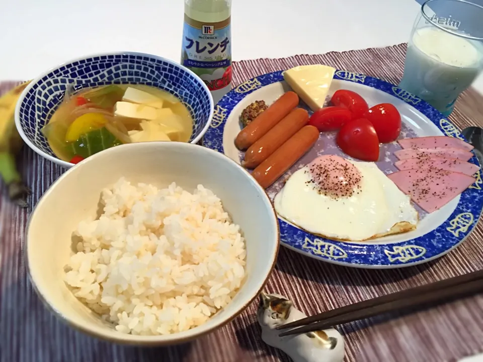 Snapdishの料理写真:フレンチドレッシングのある朝ごはん|Manabu Tanakaさん