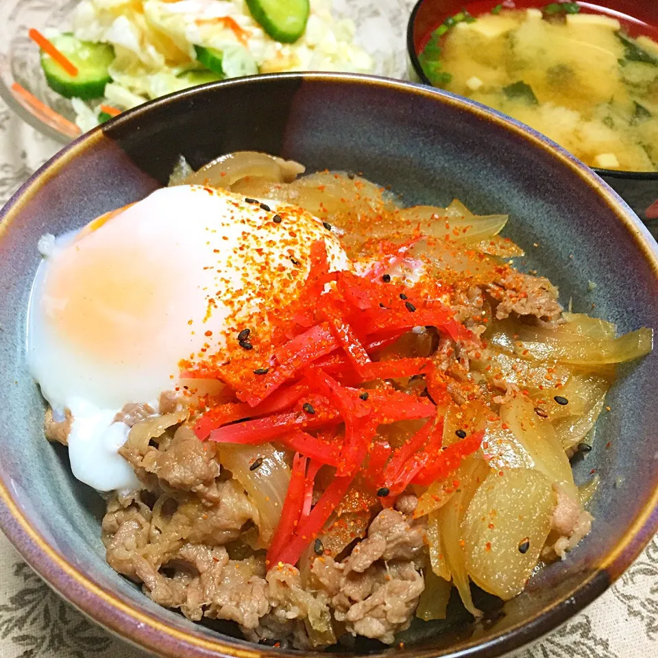 牛丼 温玉のっけ|カウンター嬢さん