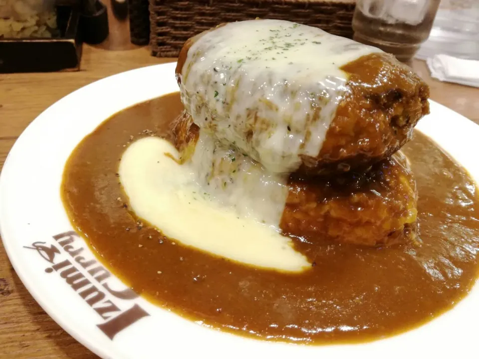 いずみカリーさん
メガバーグチーズカレー🍛
びっくりのデカさ!!|korinoさん