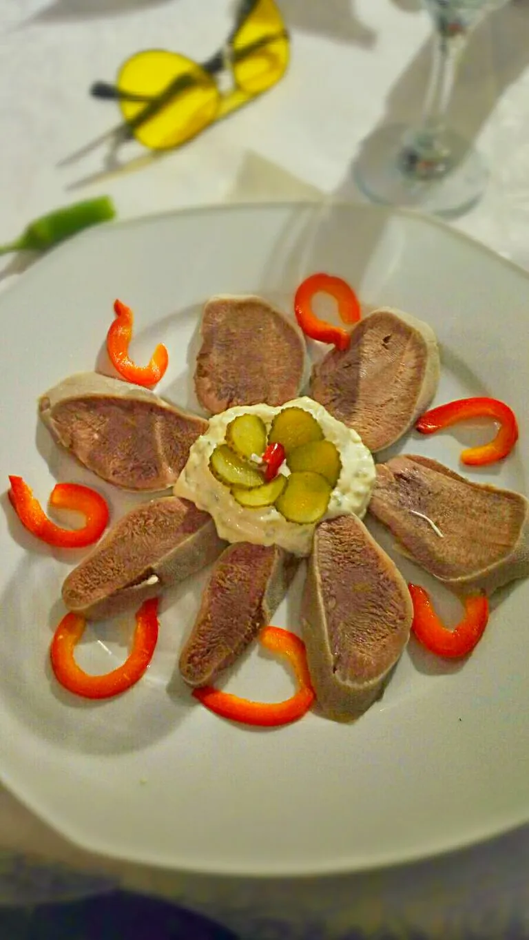 Veal tongue with remoulade sauce|Gogu Balauruさん