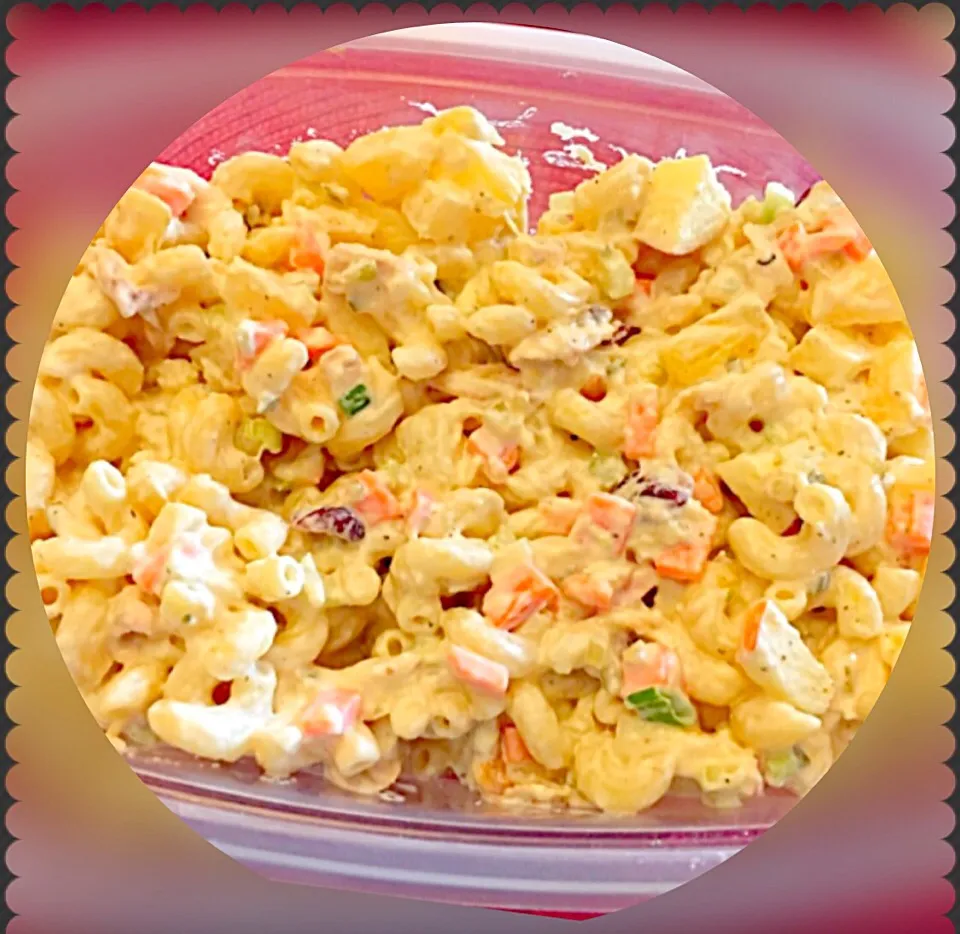 Macaroni Salad~ elbow mac, shredded roasted chicken, onions, carrots, celery, green onions, pineapple, apples, dried cranberries, sweet pickles relish, mayo, mu|🌺IAnneさん