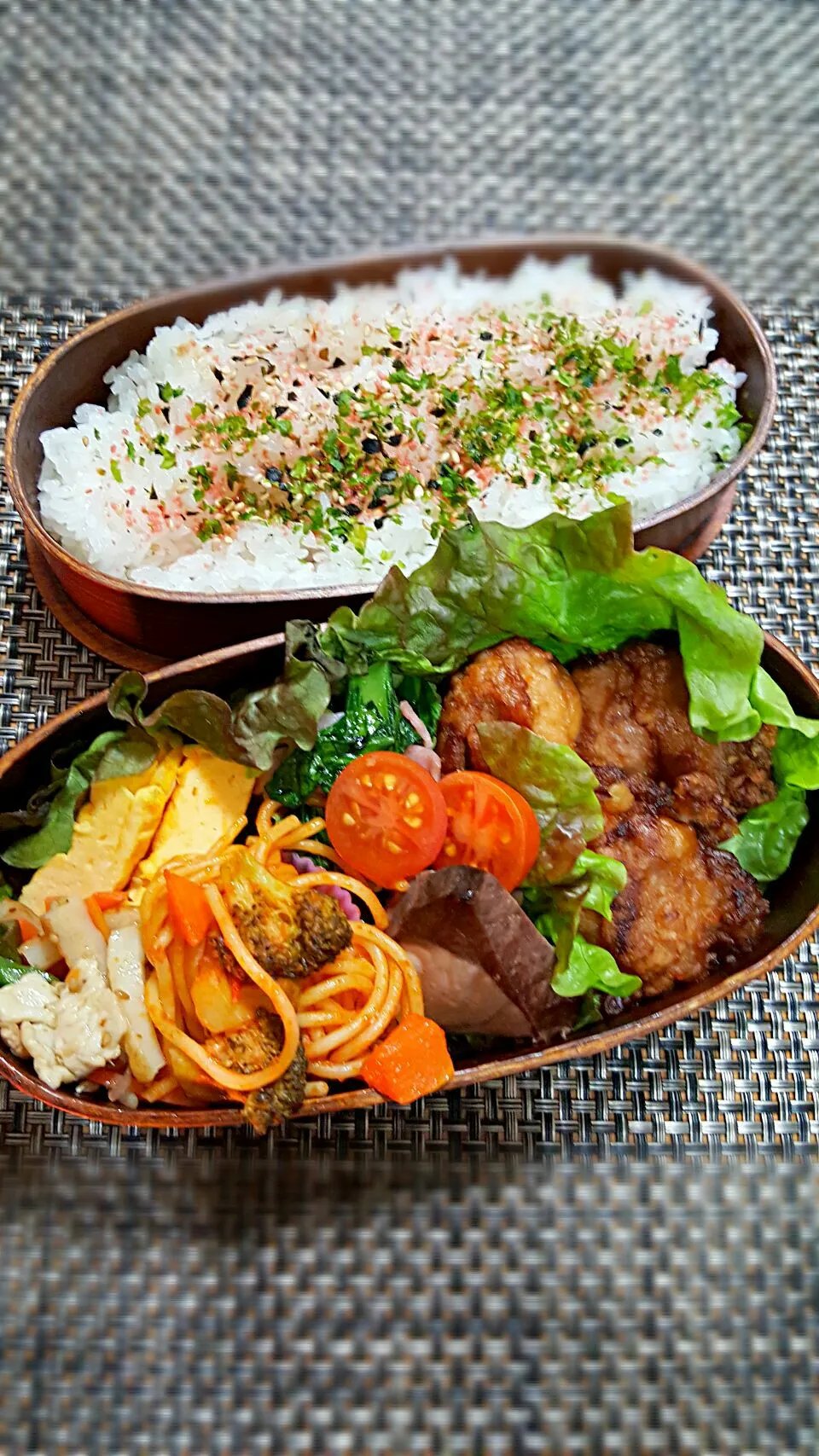 Snapdishの料理写真:今日のお弁当🎵　ピリ辛唐揚げ～～🐔🐔🐔🐔|クッキングオヤジさん