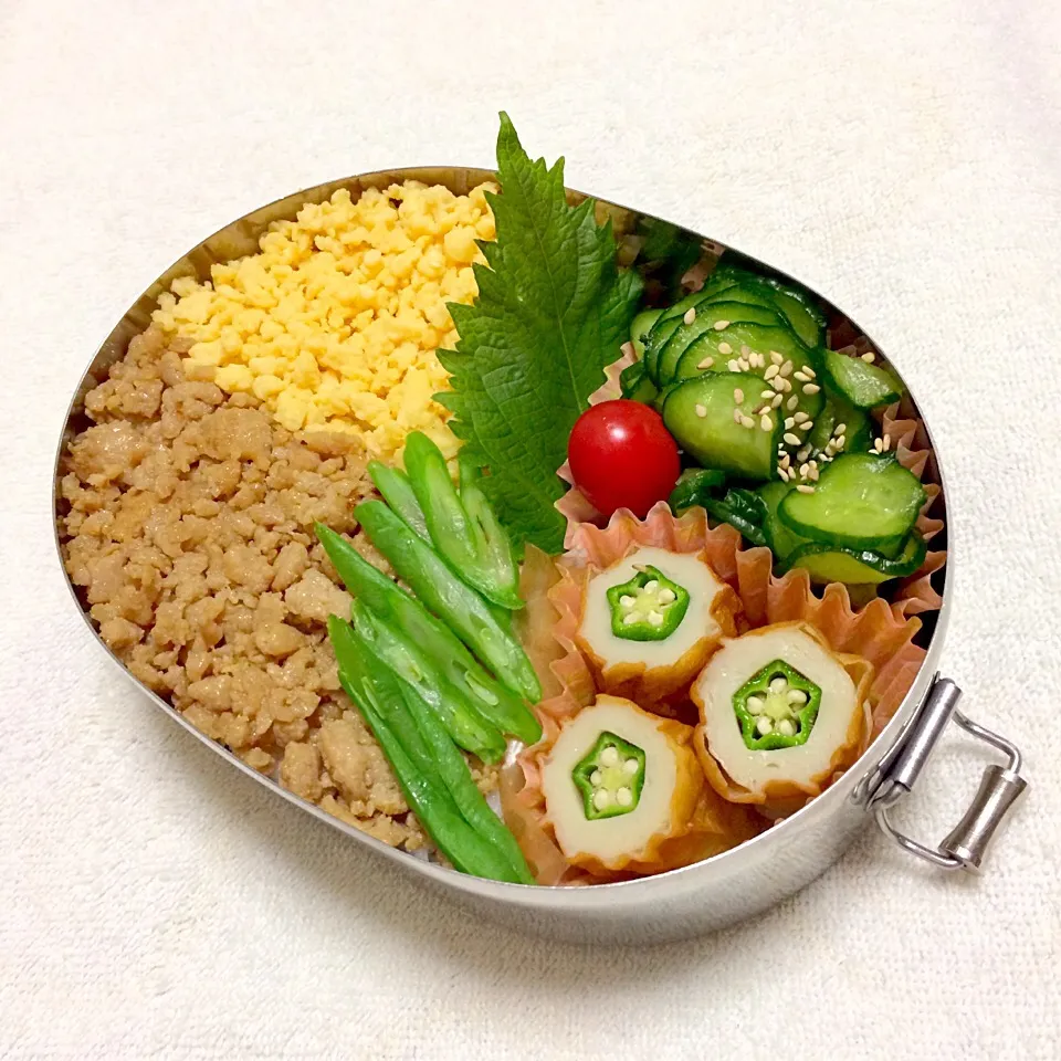 そぼろ三色丼

竹輪とオクラのサッと煮
キュウリの浅漬け昆布醤油風味
プチトマト|Juneさん