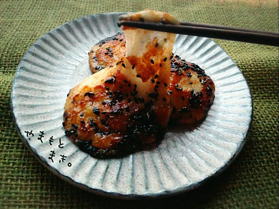 nonちゃま🍎の上沼恵美子が絶賛してた黒ゴマたっぷり甘醤油餅|真希さん