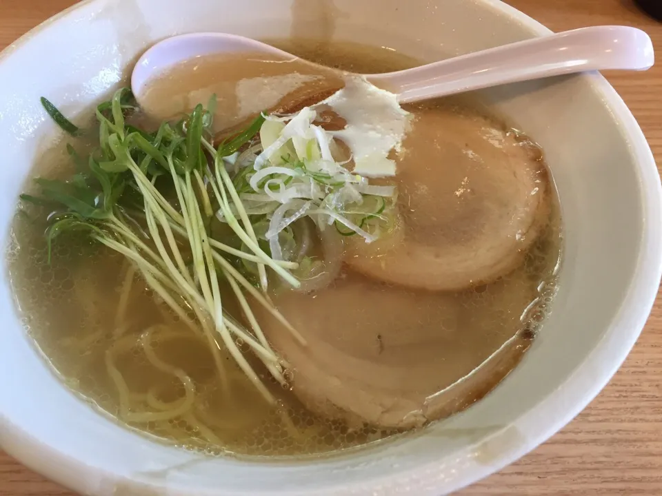 Snapdishの料理写真:魚介塩ラーメン（大盛り）🍜|まさとさん