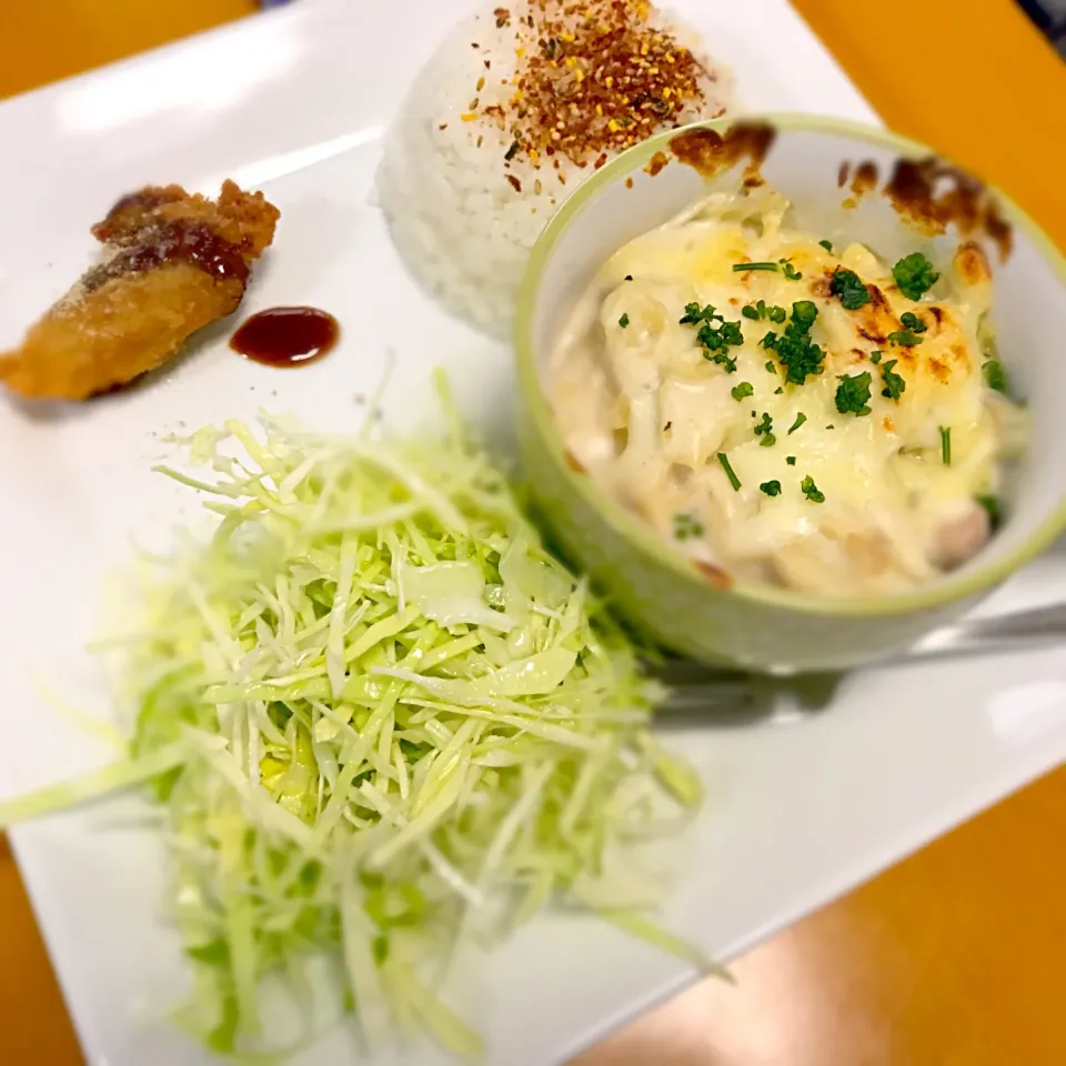 Snapdishの料理写真:今日のランチ
#マカロニグラタン
#デザートはいつもの！|吉本 祐美子さん