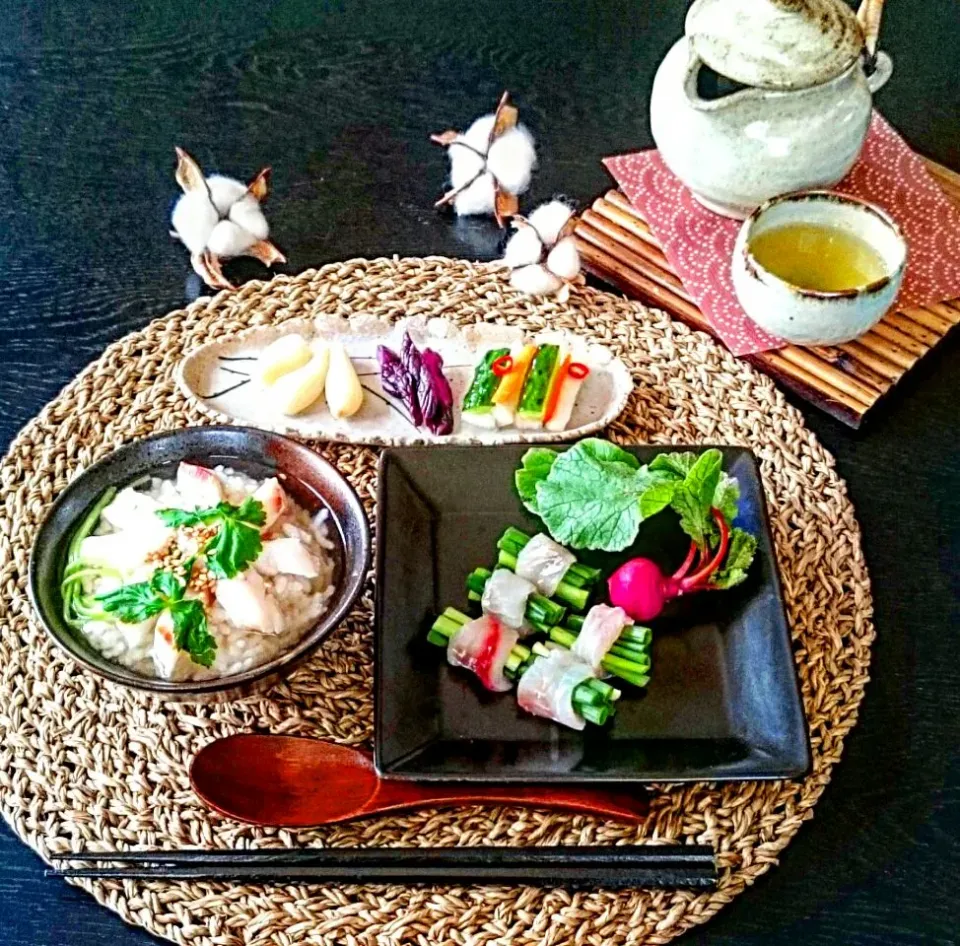 Snapdishの料理写真:鯛茶漬けと鯛のネギ巻き梅肉ソース(﹡ˆᴗˆ﹡)✩⃛梅肉ソースをかけ忘れ…😅|mizuu_plusさん