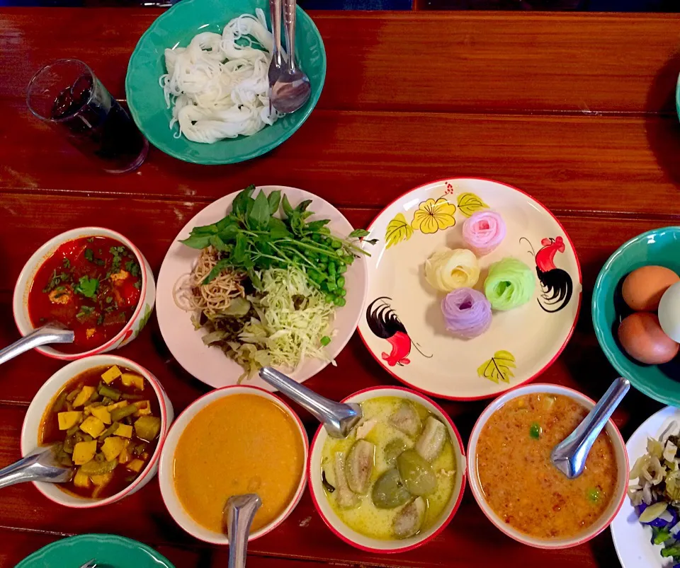 Rice noodle with varies of soup@Tak Province, Thailand.|Chalinee Kalyanamitraさん