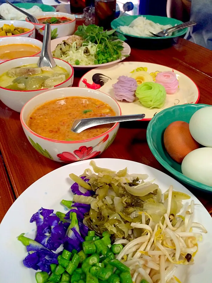 Rice noodle with varies of soup@Tak Province, Thailand.|Chalinee Kalyanamitraさん