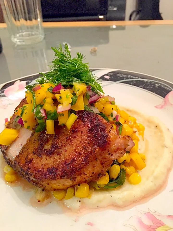 Chile crusted pork chop with parsnip purée, roasted corn, roasted fennel, and mango salsa.|Nate Merdellさん