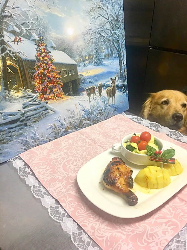 ローストチキン🍖きゅうちゃんが🐾においにつられてとんできた💨
今回は取られる前に👍セーフ😚|きゅうちゃんさん