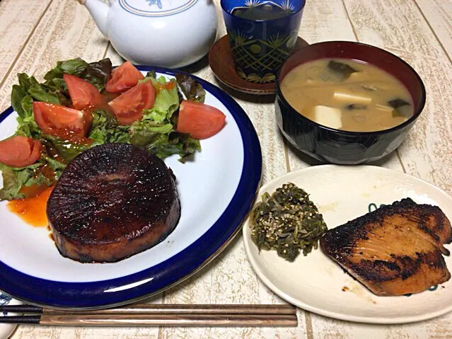 今日の男飯(＞人＜;)晩ご飯バージョン♬
聖護院大根のステーキandブリの照り焼きwithナムル風and豆腐とワカメと玉ねぎとエノキの味噌汁♬|ひーちゃんさん