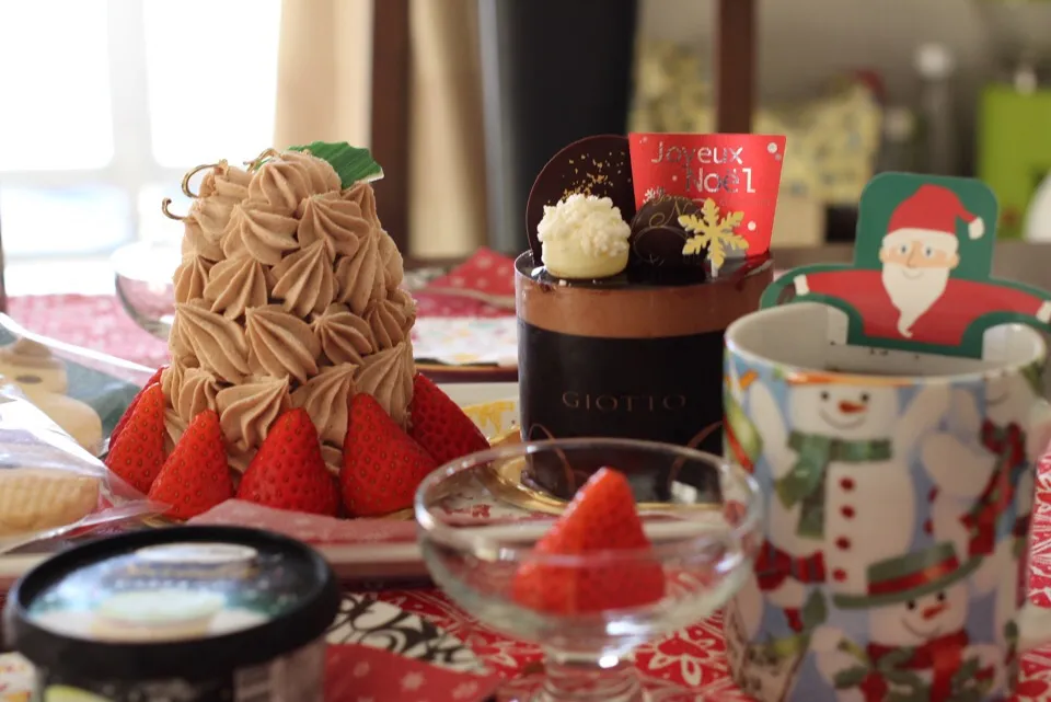 クリスマスケーキは、ジョトォ。せっかくなので自作のマグでフルーツティー。|sono.kさん