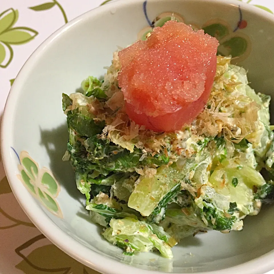 おかなさんの料理 お箸が止まらない♪白菜のサラダ♡スペシャルバージョン  虎杖浜のたらこ乗せ❤️|mari miyabeさん