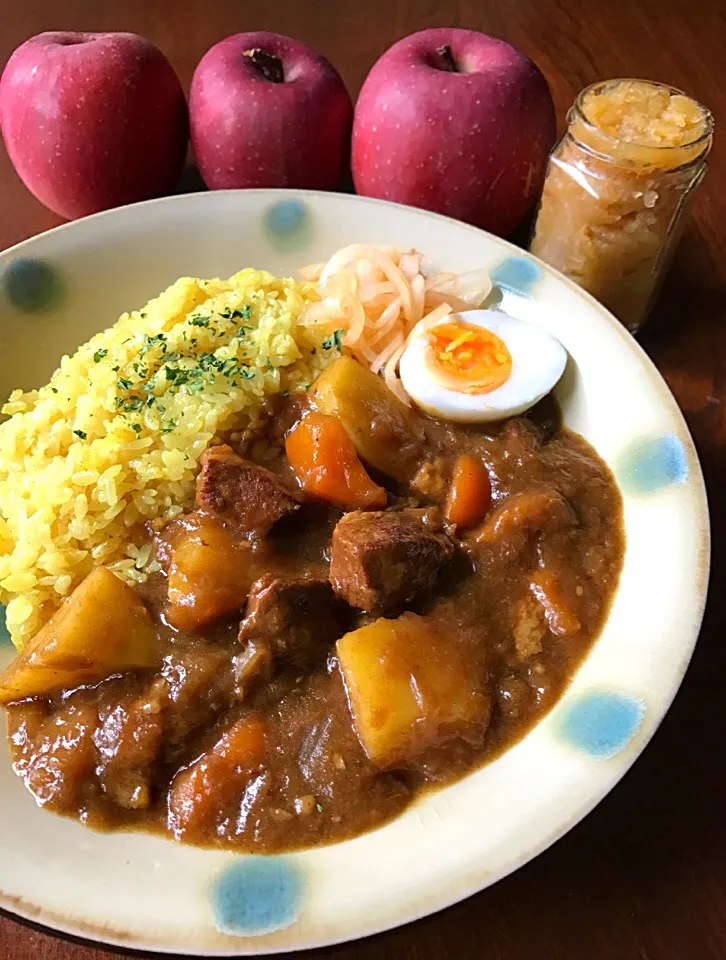 シローさんの料理 りんごのチャツネ🍎で、ポークカレー🍛|アッチさん