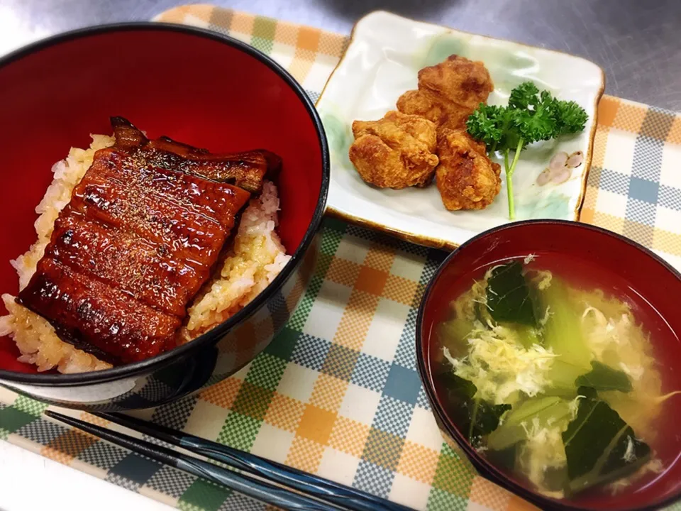 うな丼と鶏唐揚げと玉子と青梗菜のすまし汁（＾◇＾）|ター坊さん