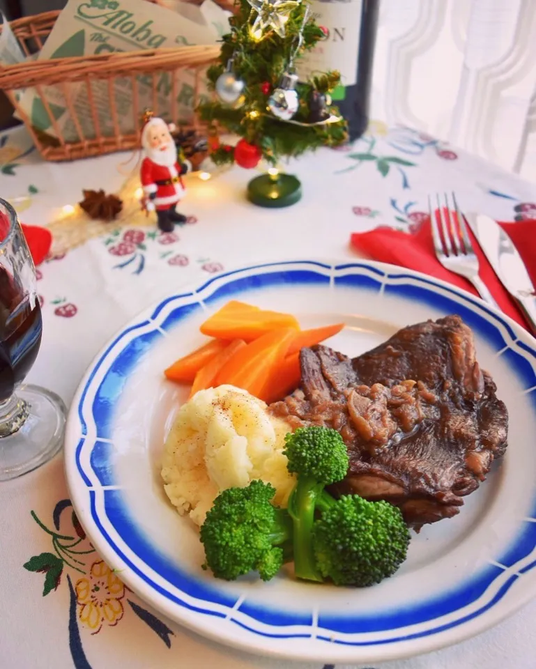 Snapdishの料理写真:林檎とクローブで!鶏モモ肉の赤ワイン煮込み☆ - ふじたかなの"いつも美味しい！もの探し"|ふじたかなさん