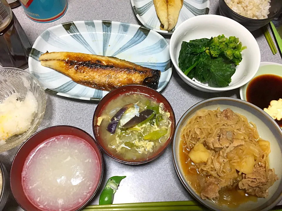 もち麦飯、魚、大根おろし汁、大根おろし、ちじみほうれん草、ナス玉子ネギ大根葉味噌汁、肉じゃが|ms903さん