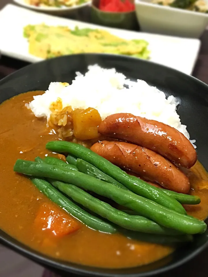 晩ごはん インゲンとウインナーのカレー キャベ玉 サラダ２種|ぽんたさん