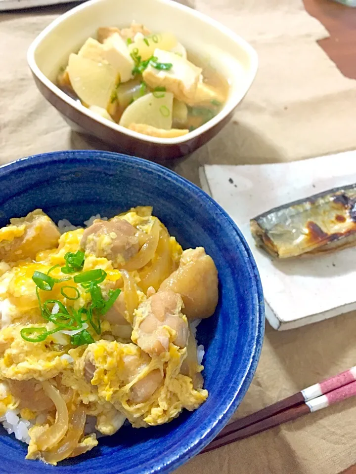 親子丼、サンマの塩焼き、厚揚げの煮物|siboutotoudedekiteilさん