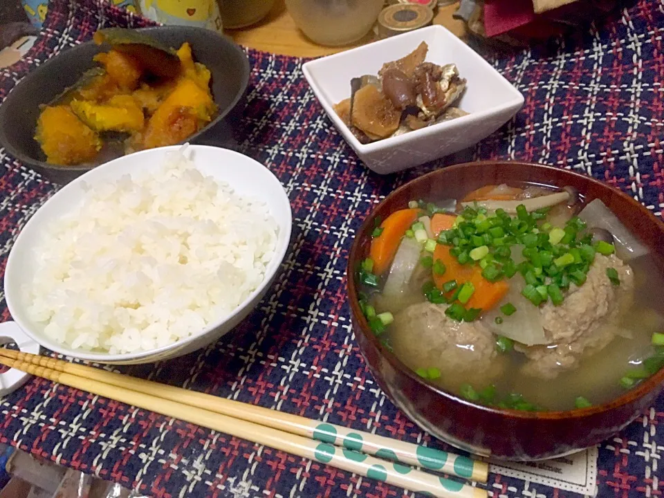 Snapdishの料理写真:晩ごはん★鰯の梅煮、かぼちゃの煮物、鰯のつみれ汁、ごはん|ハルさん