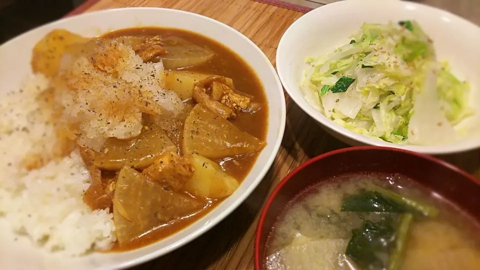 大根&ｼﾞｬｶﾞｲﾓのｶﾚｰ🍛
におろし醤油がけ～
の晩ごはん✨|kaz(*･ω･)さん