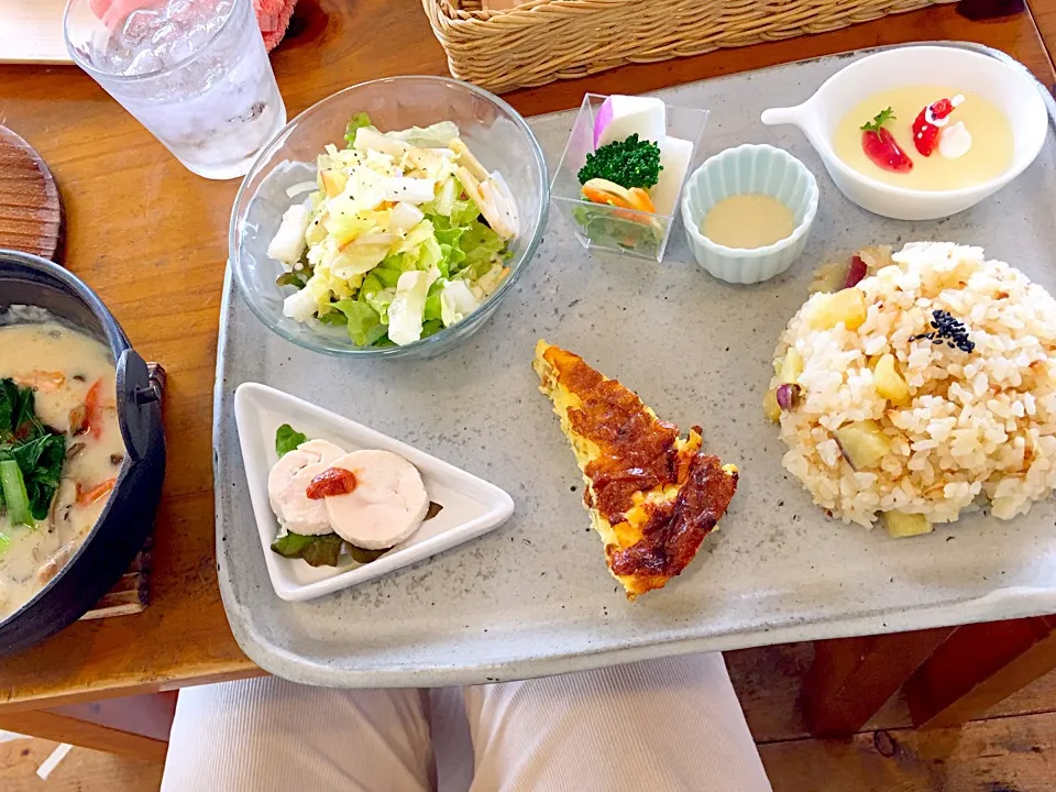 映画の後に2人でランチ‼︎#lunch #お昼ごはん #滋賀|Yoshinobu Nakagawaさん