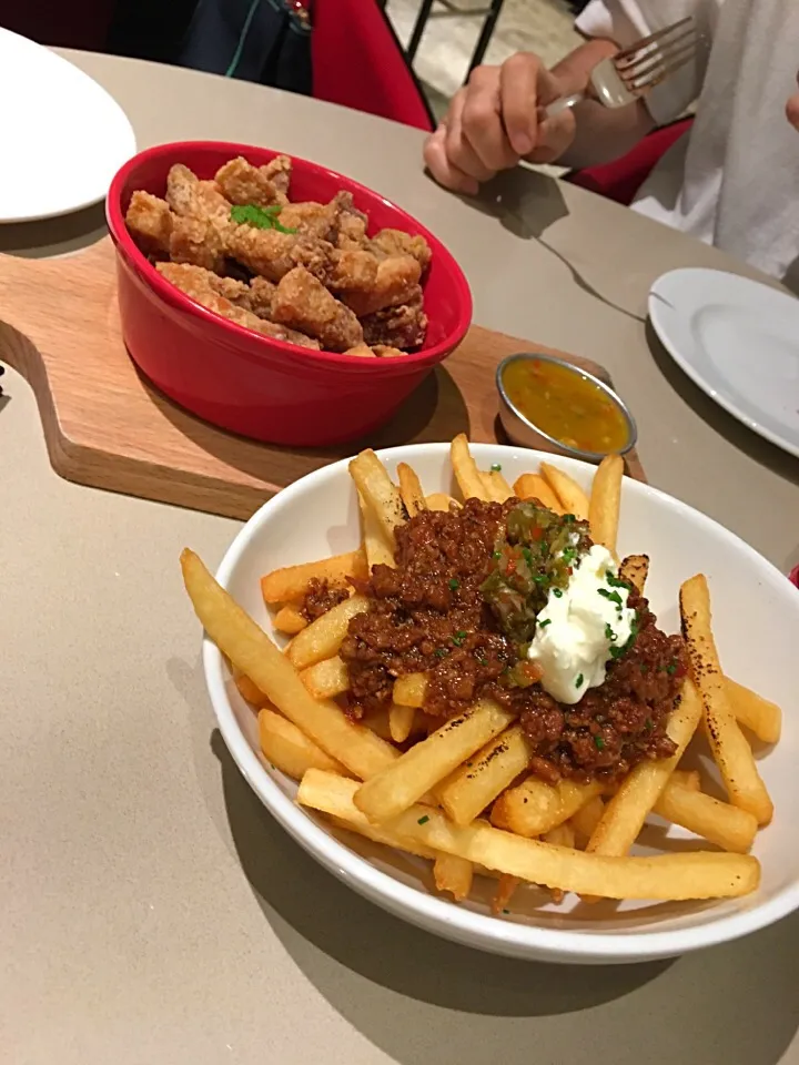 Char siew chilli fries and pork pops @ redpan|Ong Sor Fernさん