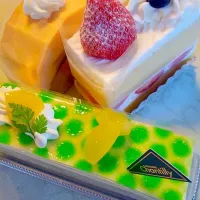 Snapdishの料理写真:頂き物のケーキ。|Takako Saitoさん