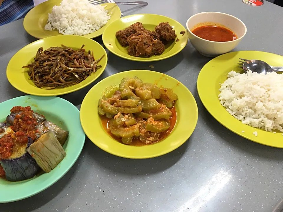 Nasi Padang lunch @ Roszy's|Ong Sor Fernさん