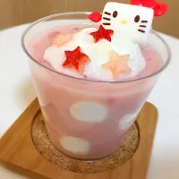 Snapdishの料理写真:キティちゃんのイチゴヨーグルト🍓マシュマロ入り🍓|＊ナコハナ＊さん