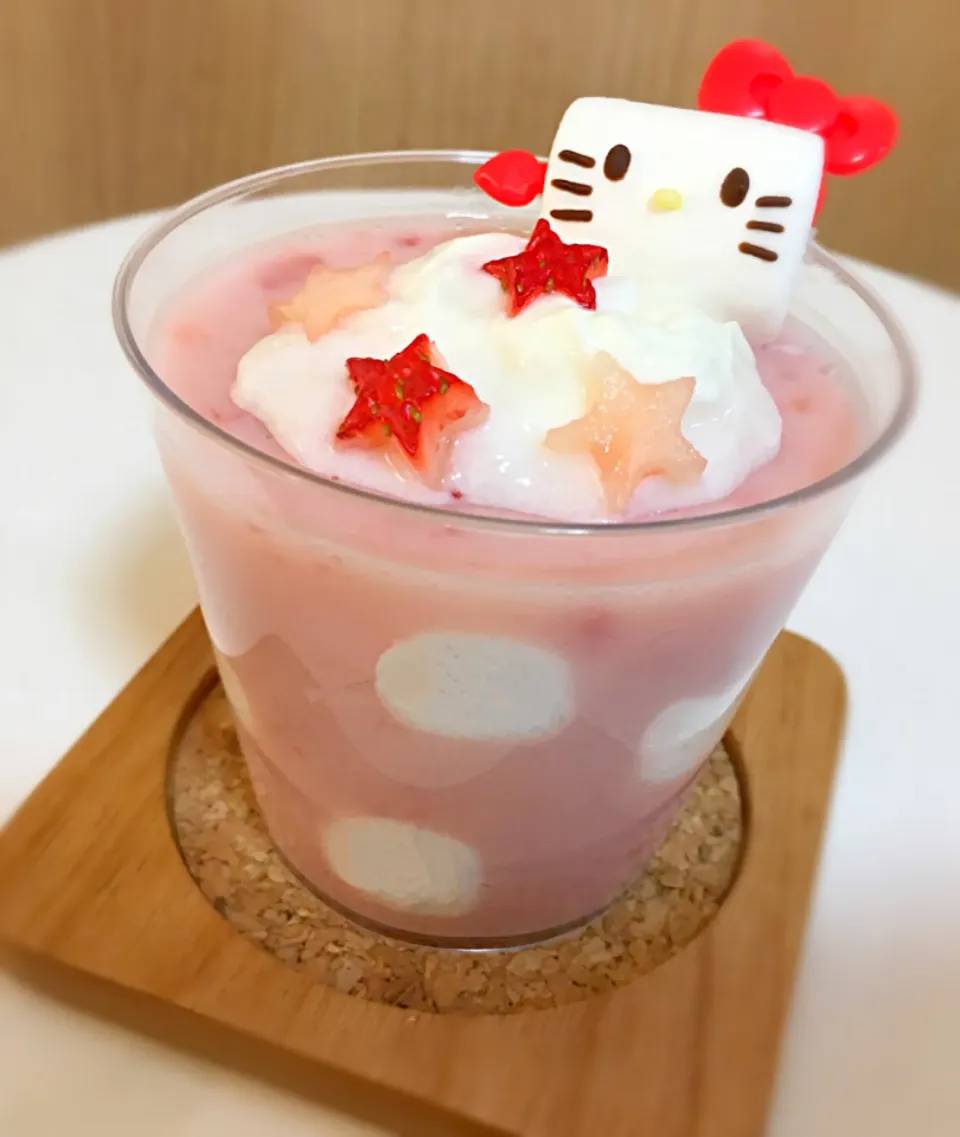 キティちゃんのイチゴヨーグルト🍓マシュマロ入り🍓|＊ナコハナ＊さん