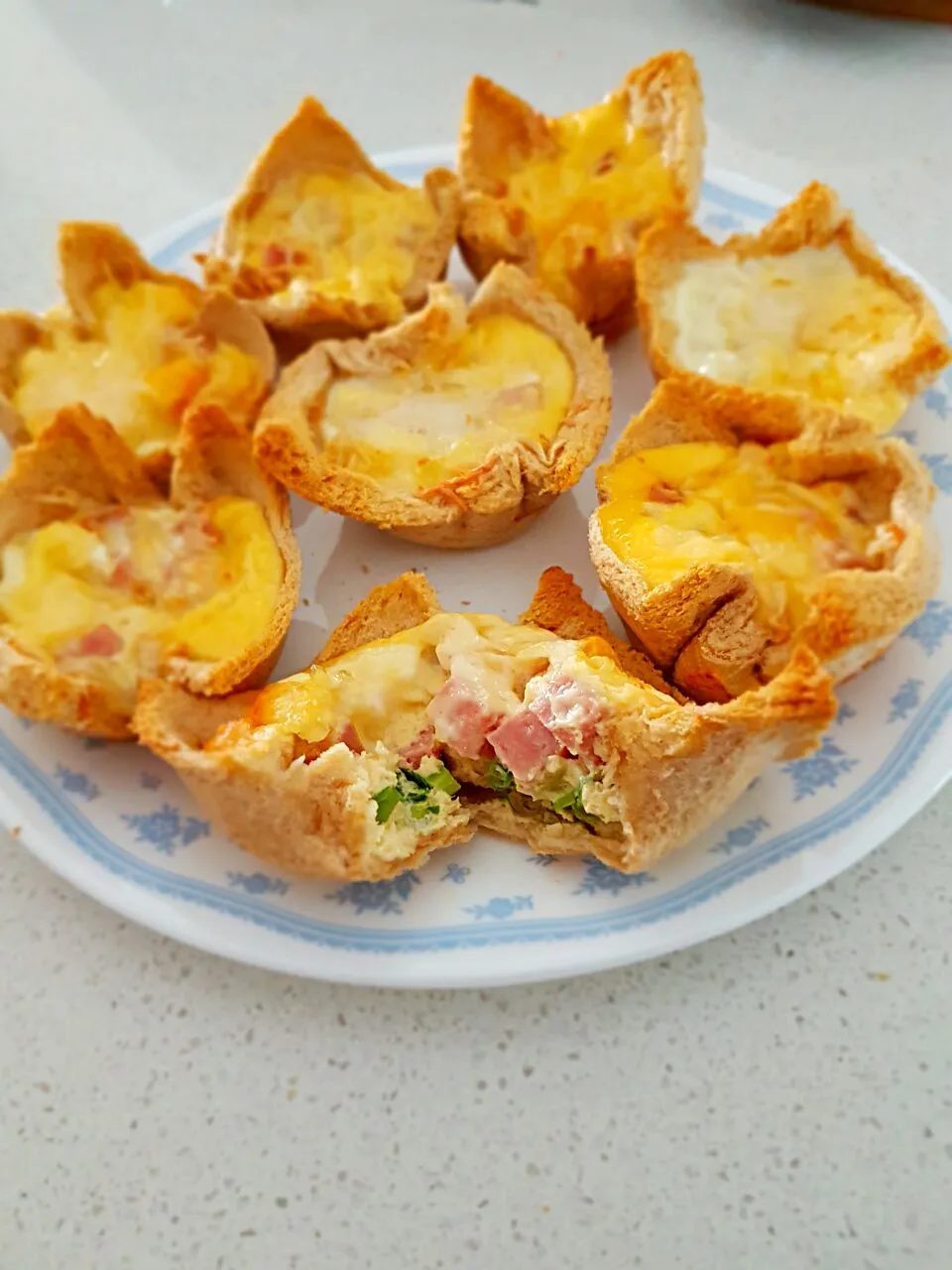 Snapdishの料理写真:Bread quiche|Georginaさん