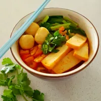 Snapdishの料理写真:Tom yum noodle soup|Georginaさん