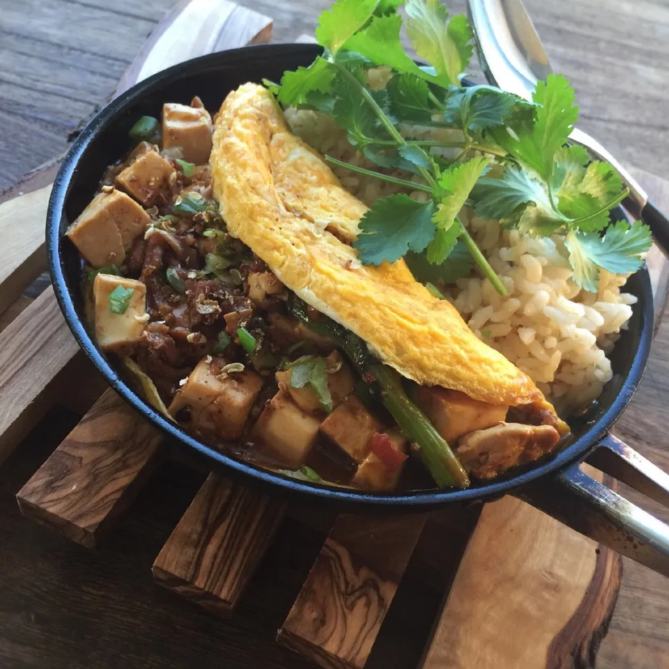 Snapdishの料理写真:麻婆豆腐のオムライス|アズフラさん