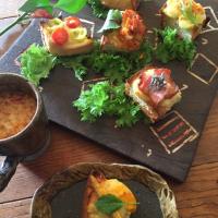 前の日のうちパーティで食べたジンジャーカレーフォンデュの鍋にこびりついて残ってたチーズを
生姜胡麻食パンに乗せて👍