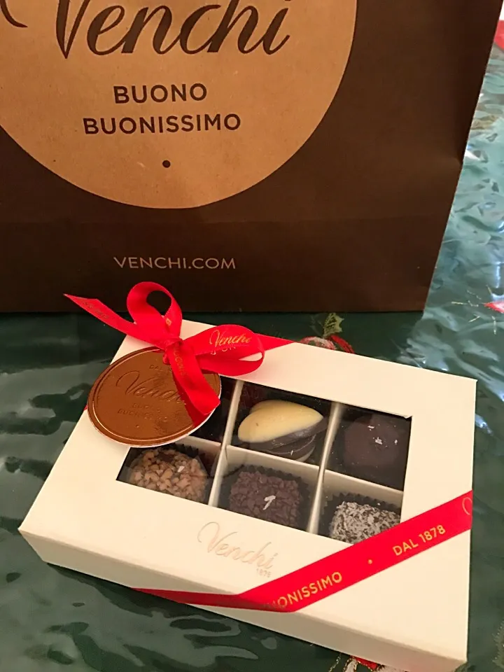 イタリア🇮🇹のお土産💞
Venchiのチョコレート😋|関口 かおりさん