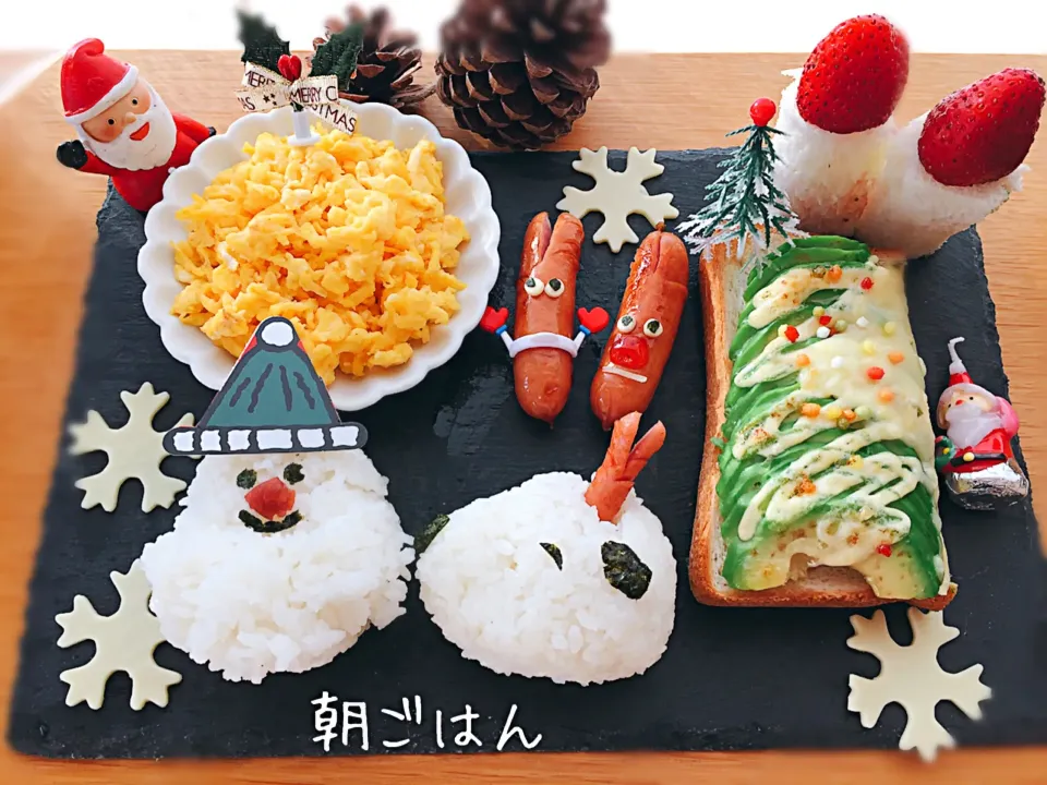 息子の朝ごはん
クリスマス🎄ツリーのアボカドトースト|さえちゃんさん